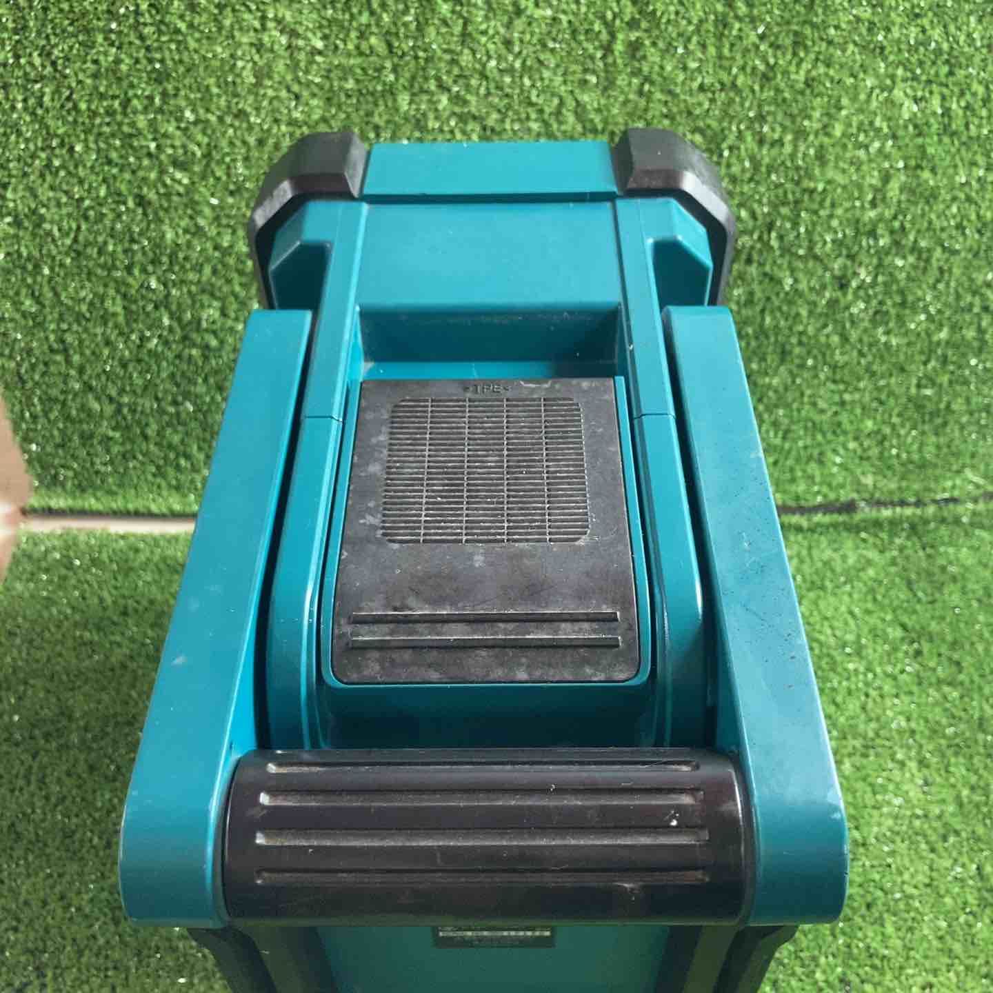 makita コードレスラジオ