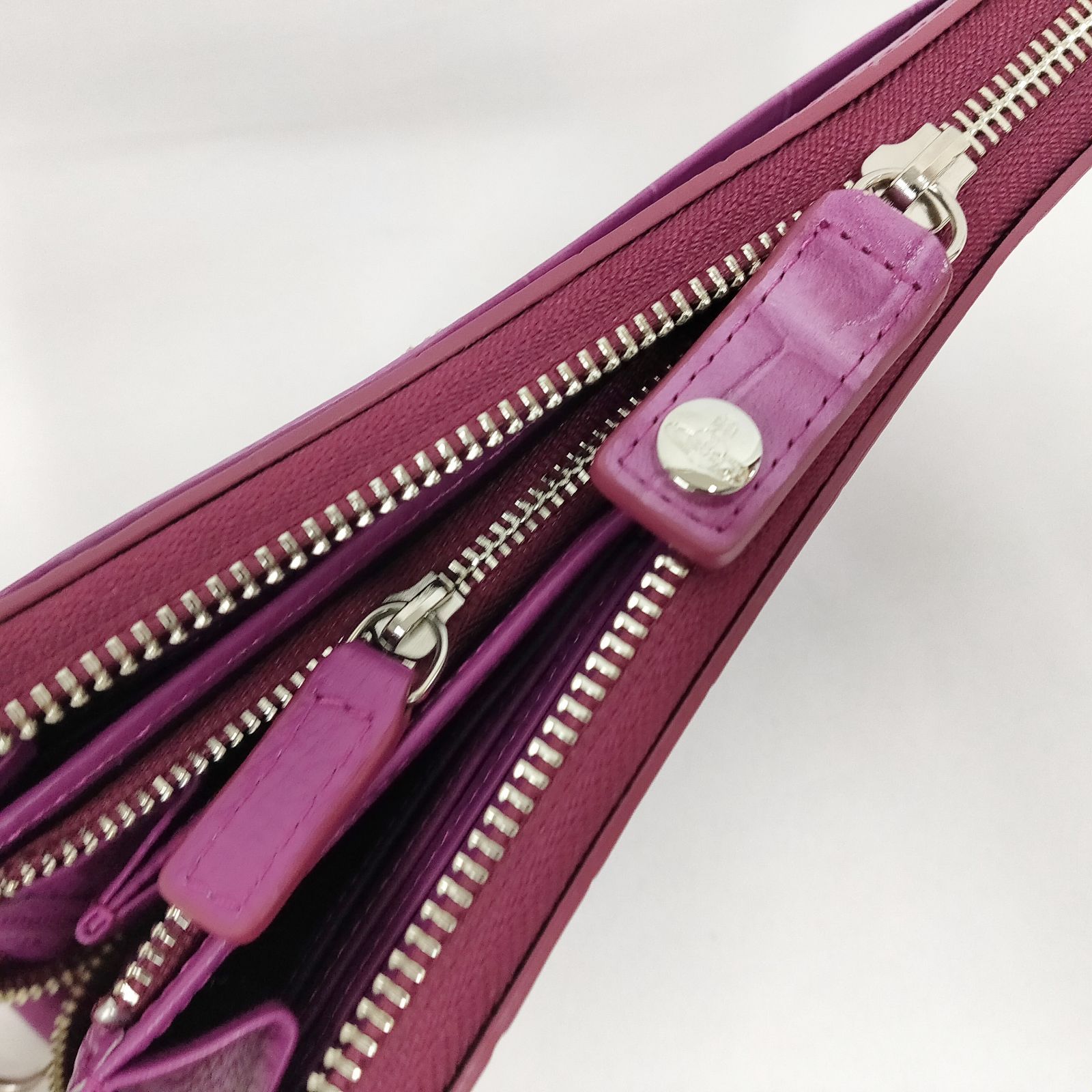 新品 未使用 ヴィヴィアンウエストウッド クロコエンボス ラウンド 