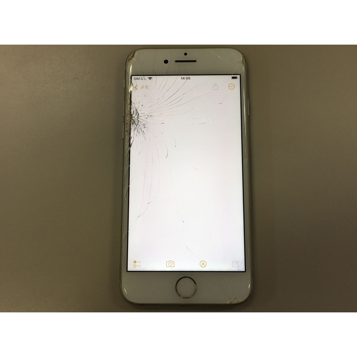 Apple MQ792J/A iPhone 8 64GB シルバー IMEI 〇 docomo