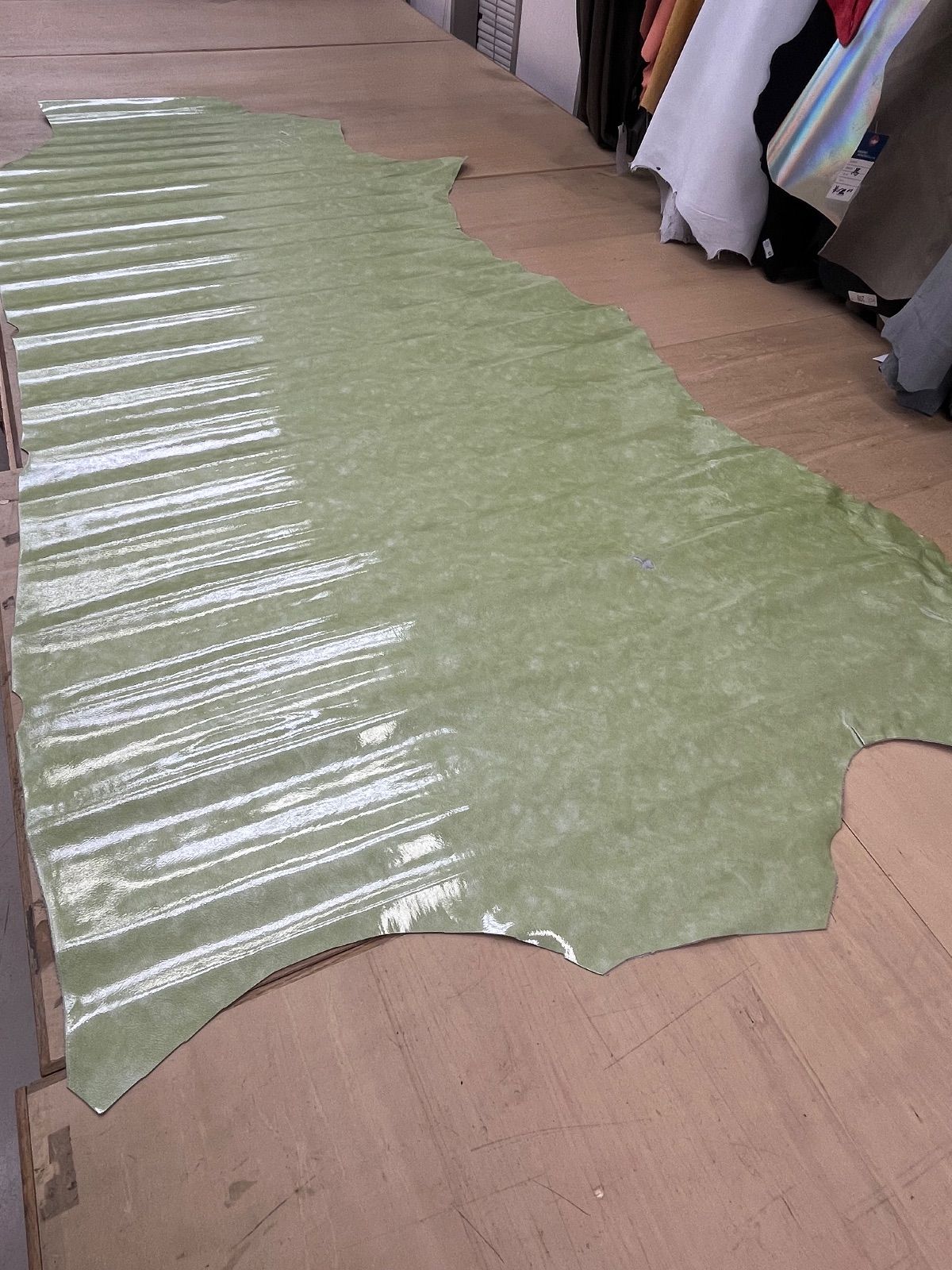 00269国産アンチック調エナメル 牛革