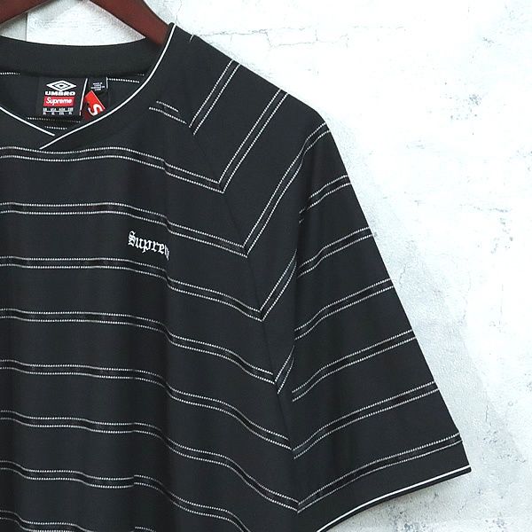 広尾店】未使用 シュプリーム Supreme×UMBRO ストライプ Vネック 半袖