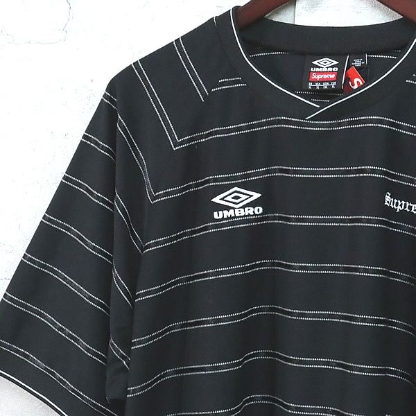 広尾店】未使用 シュプリーム Supreme×UMBRO ストライプ Vネック 半袖