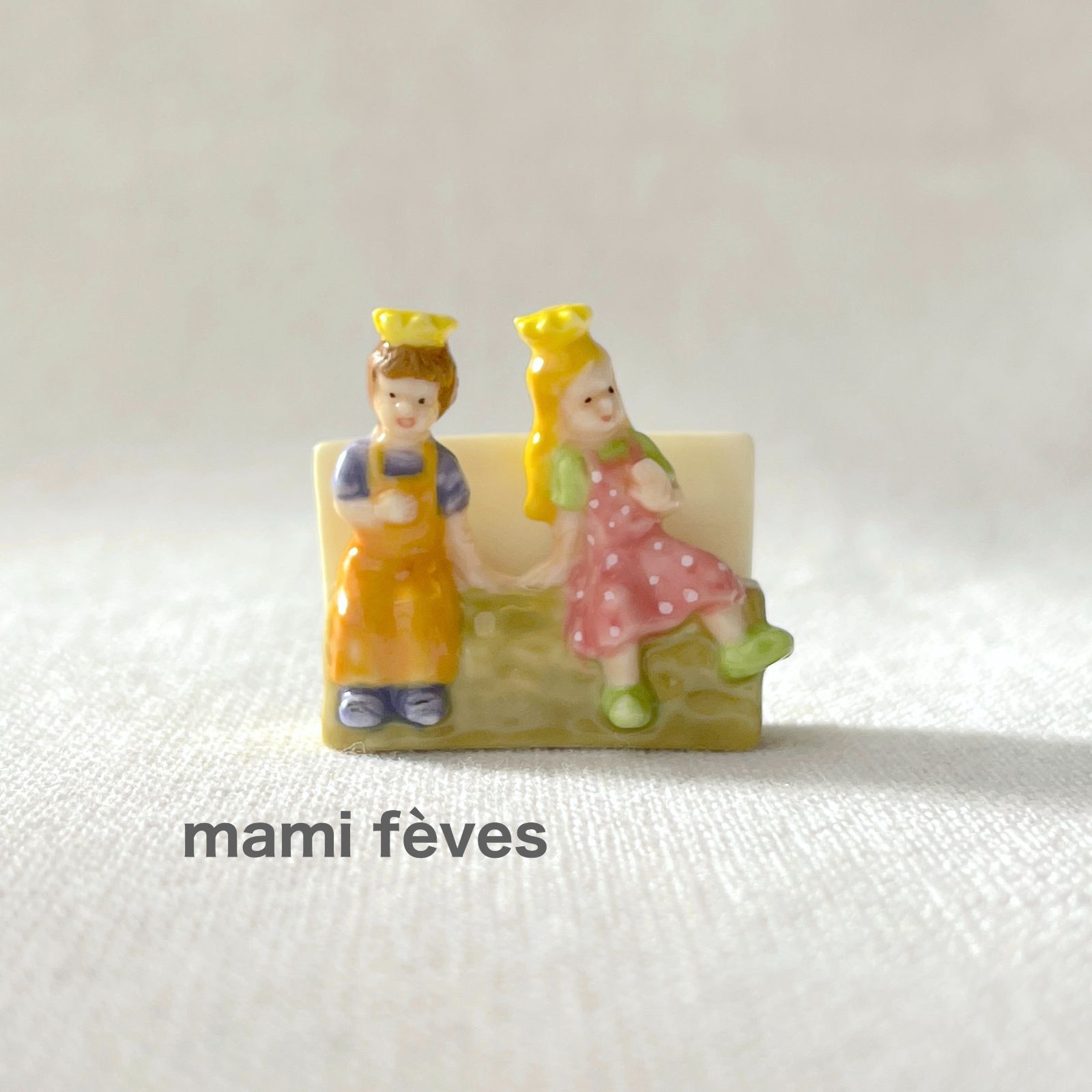 子供達の12ヶ月　フェーブ　ヴィンテージ　フランス　陶器　ミニチュア　置物 三日月とピエロのフェーブ／童謡／フランス雑貨／陶器ミニチュア