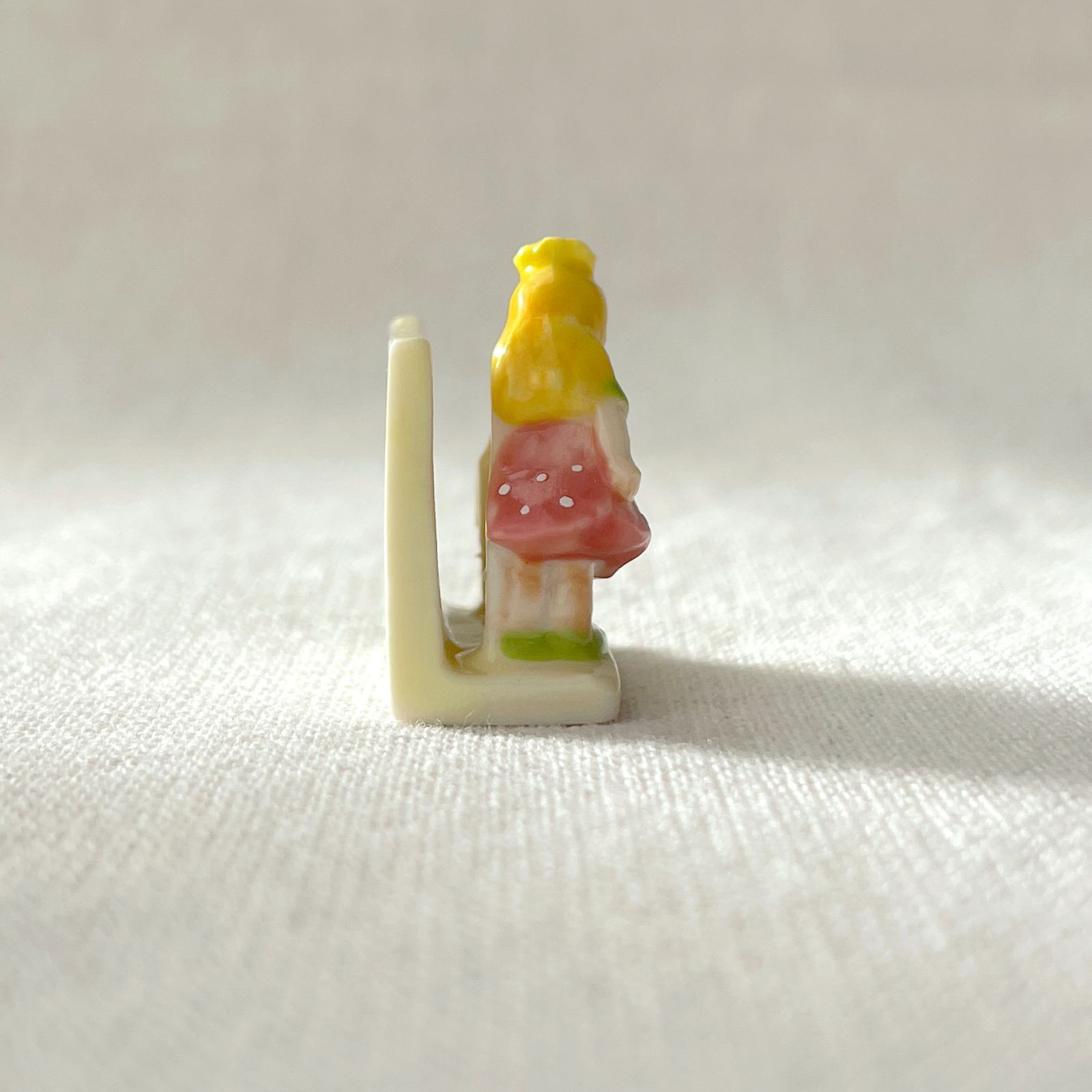 フェーヴ 王冠の女の子と犬 カード立て フランス フェーブ ミニチュア