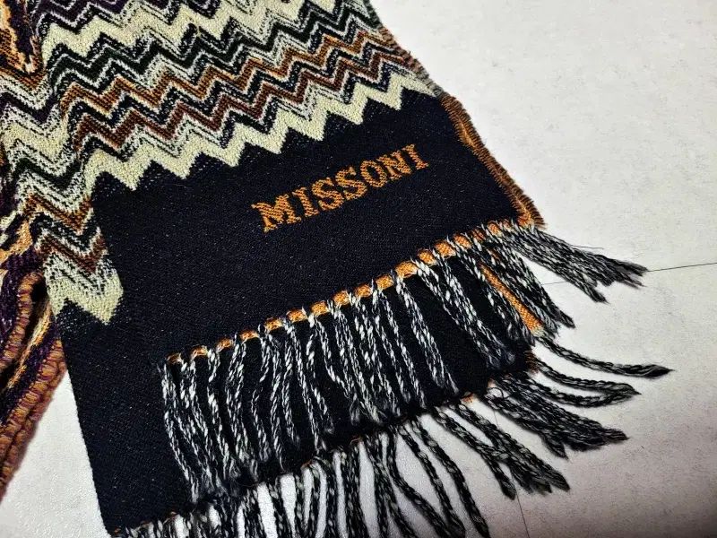 ミッソニ GOLDララベル メイドイン イタリー 純ウールニット マフラー