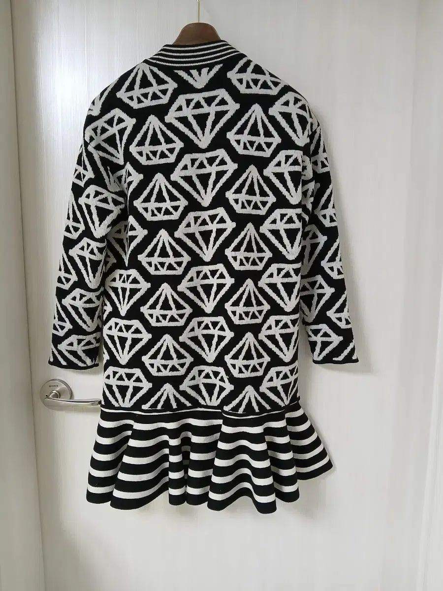 ラッキーシュエトゥ ダイア パータン ニット ロング ONE PIECE