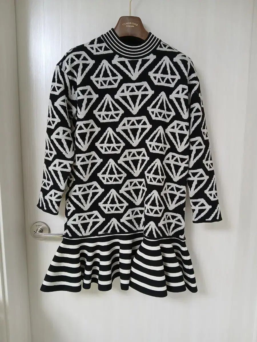 ラッキーシュエトゥ ダイア パータン ニット ロング ONE PIECE