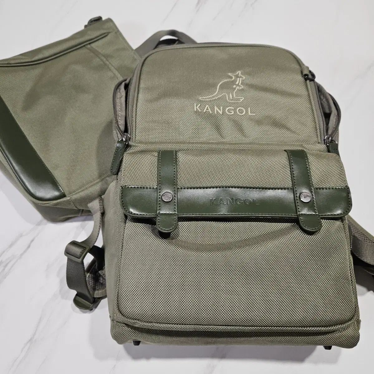 カンゴール バックパック メッセンジャーバッグ セット カーキ チュ ハンニョン JU HAKNYEON
