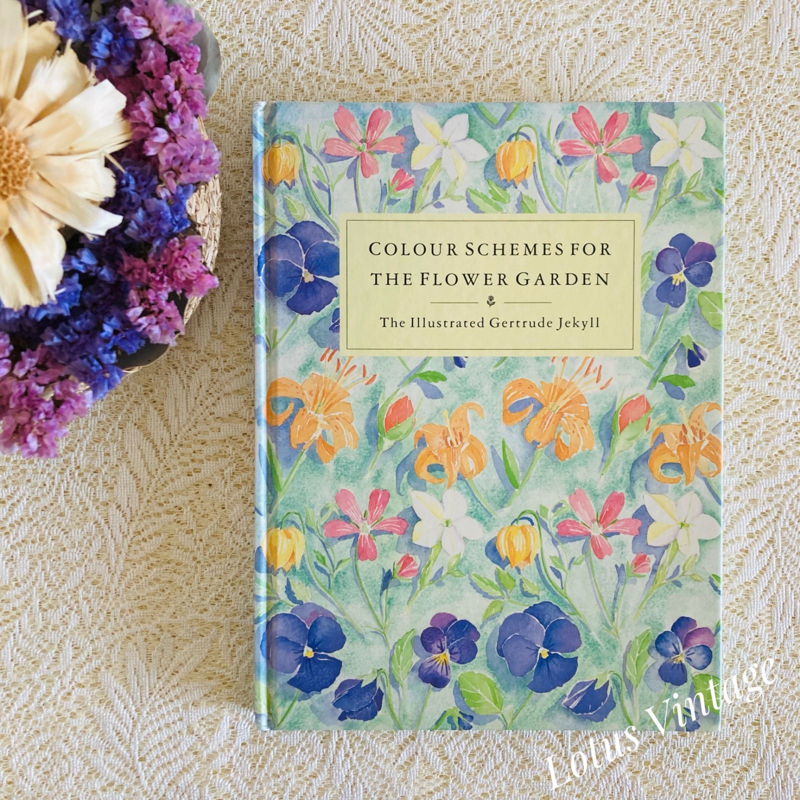 淡い装丁のガーデニング書 色彩美の名著 インテリア洋書・古書 - メルカリ