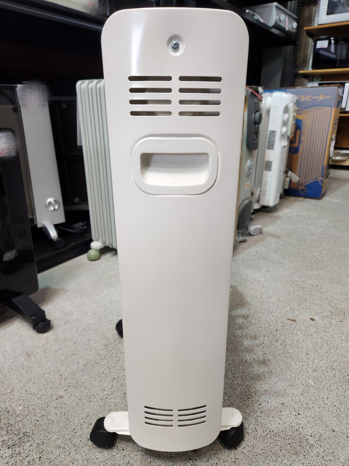 アイリスオーヤマ ウエーブ型オイルヒーター KWOH-120C 暖房器具 