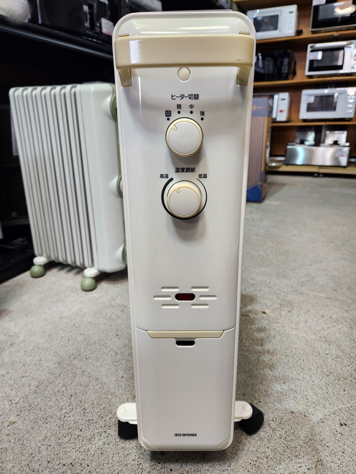 アイリスオーヤマ ウエーブ型オイルヒーター KWOH-120C 暖房器具 