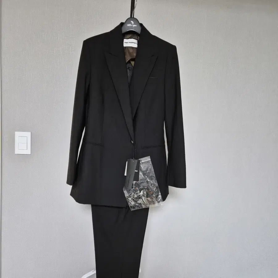 新品 Karl Lagerfeld カールラガーフェルド 66 ウール スーツ セット