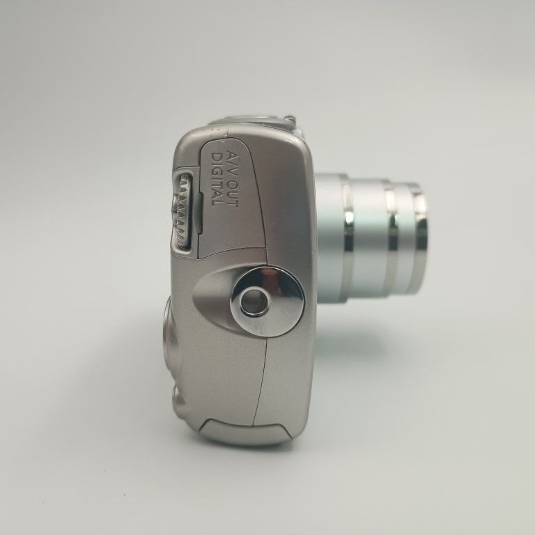 Silver コンパクトデジタルカメラ