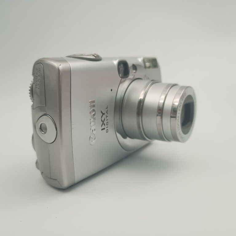 Silver コンパクトデジタルカメラ