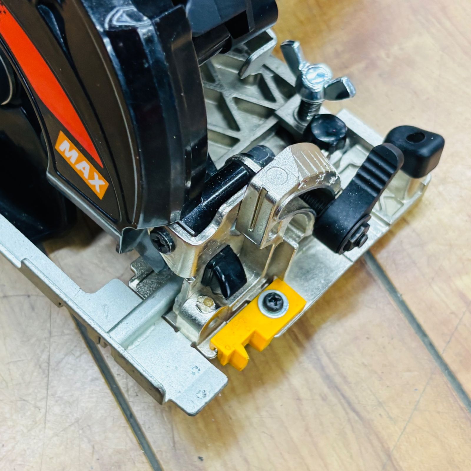 動作良好 マックス max 18 V 充電式防じん兼丸のこ PJ-CS 53 CDP