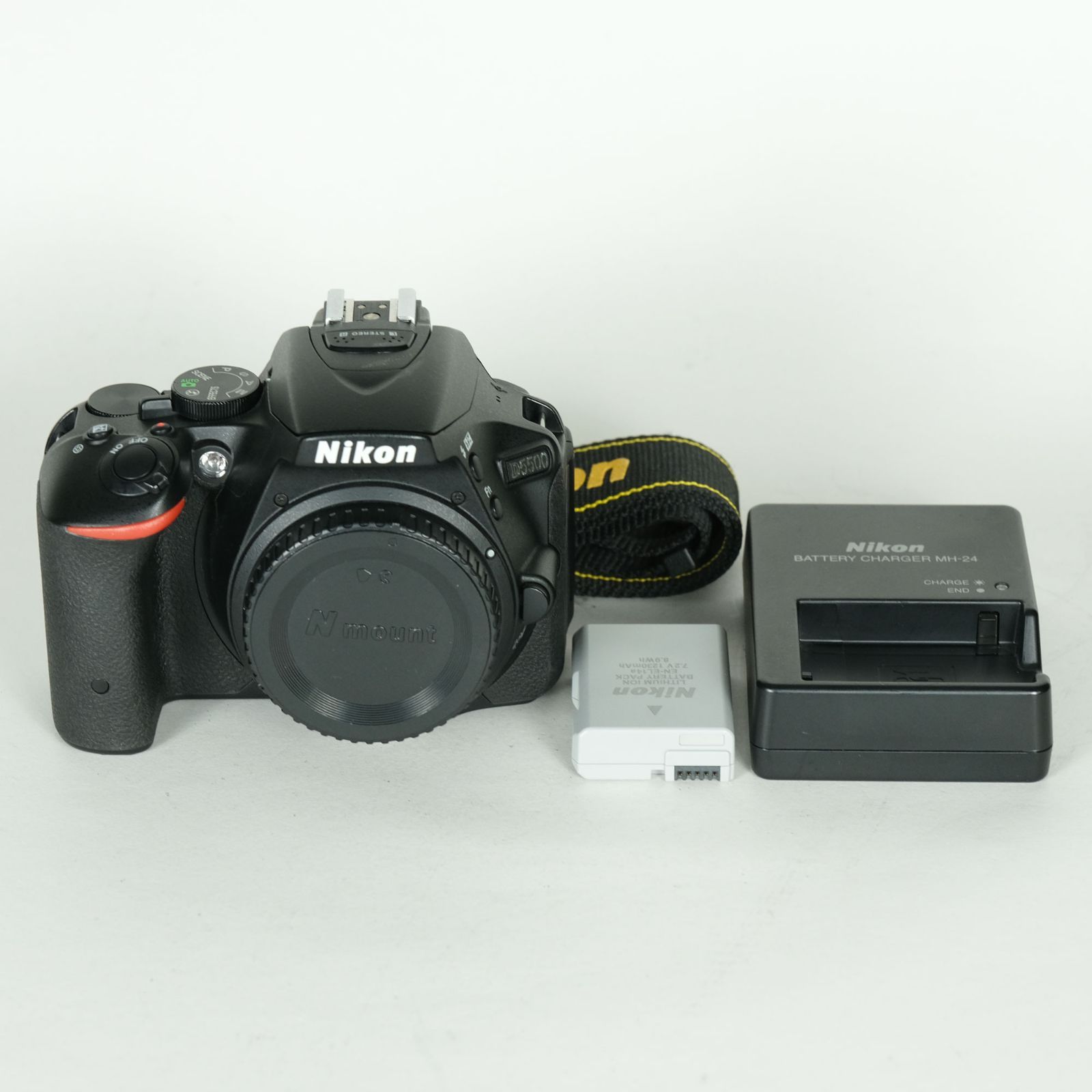 良品 | シャッター数6,034回] Nikon D5500 | Nikon Fマウント - メルカリ