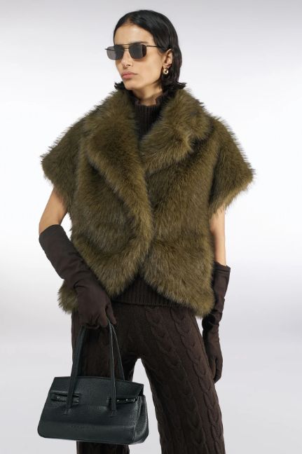 ♥ い LIVIANA CONTI リヴィアナコンティ フェイクファージャケット 半袖ジャケット ファージャケット