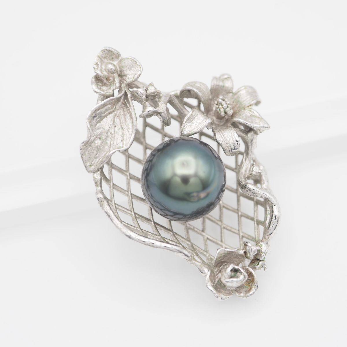 M 129 本真珠 10 7 mm珠 パール SILVER刻印 ペンダント トップ フラワー シルバー デザイン チャーム ヘッド 誕生石