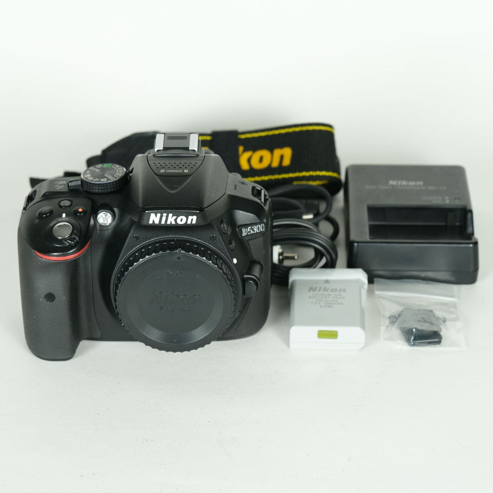 シャッター数25 450回 Nikon D 5300 Fマウント