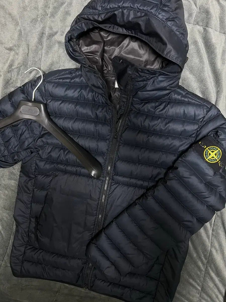 L 20 fw ストーンアイランド リップストップ 軽量ダウン ダークネイビー