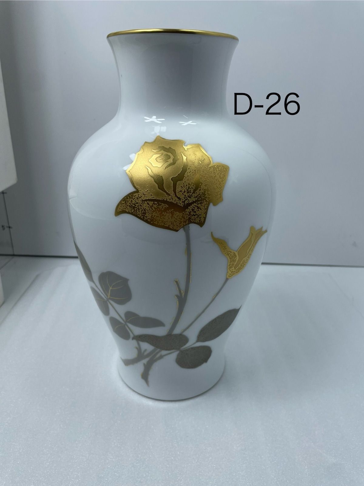 大倉陶園 OKURA 花瓶 白 金薔薇 - メルカリ