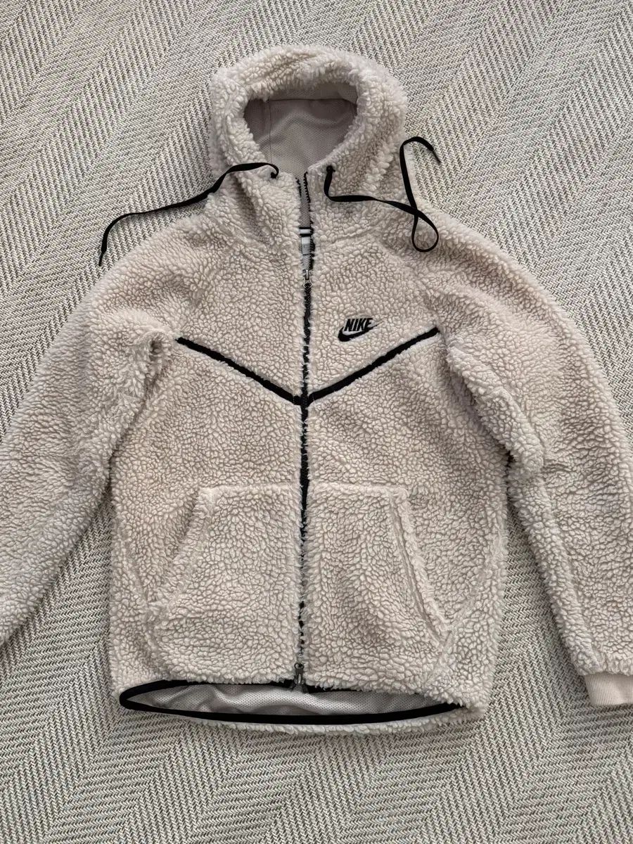 ナイキ テックフリース ボア ジップアップ フーディー アイボリー