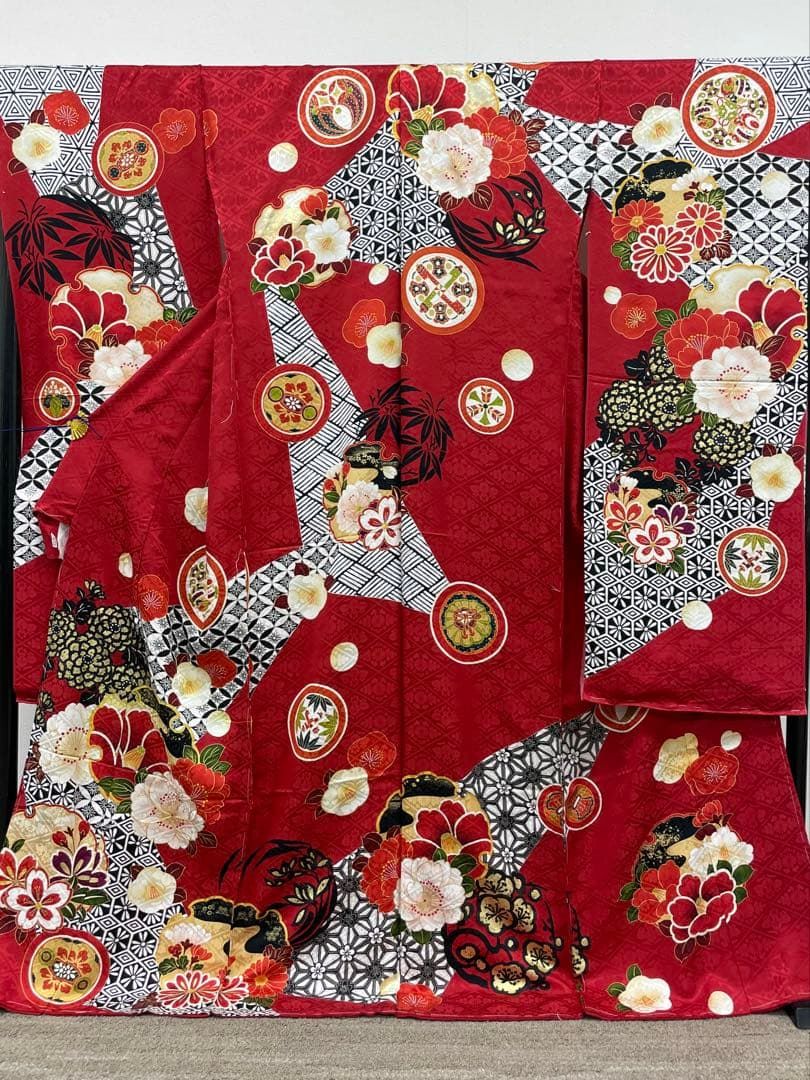 振袖 銀通し 金彩 大輪 仮絵羽 未仕立て品 正絹 八掛付き 舞台衣装 大衆演劇 振袖 仮絵羽 金駒 金彩 銀彩 紋意匠 正絹 未仕立て品 八掛付き