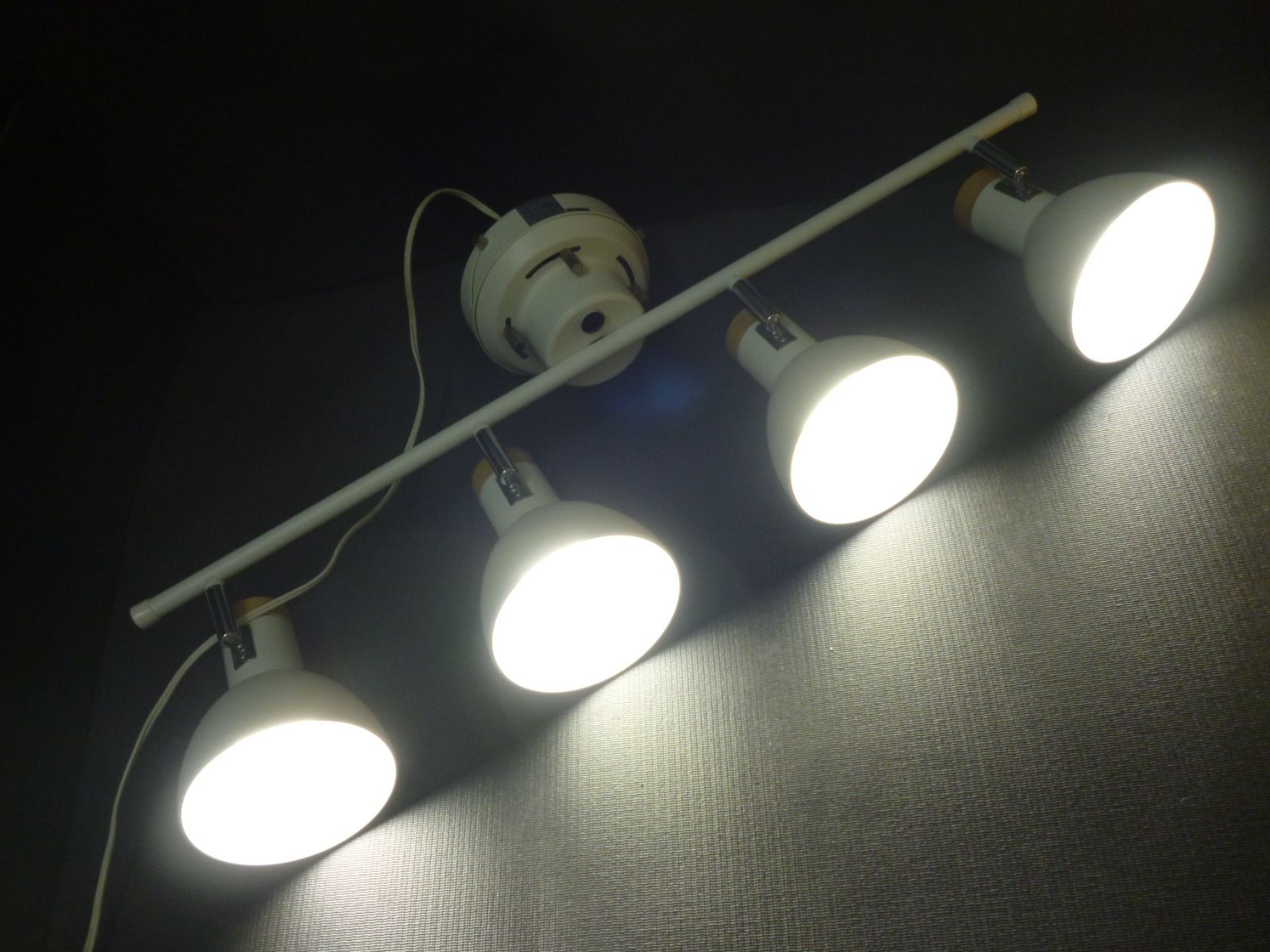 中古品 NITORI ニトリ 4連シーリングライト メストロ 4RC ホワイト