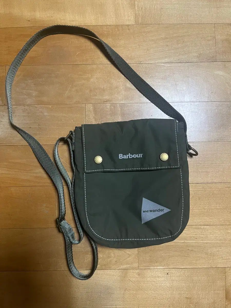 Barbour x And Wander コラボ クロスバッグ
