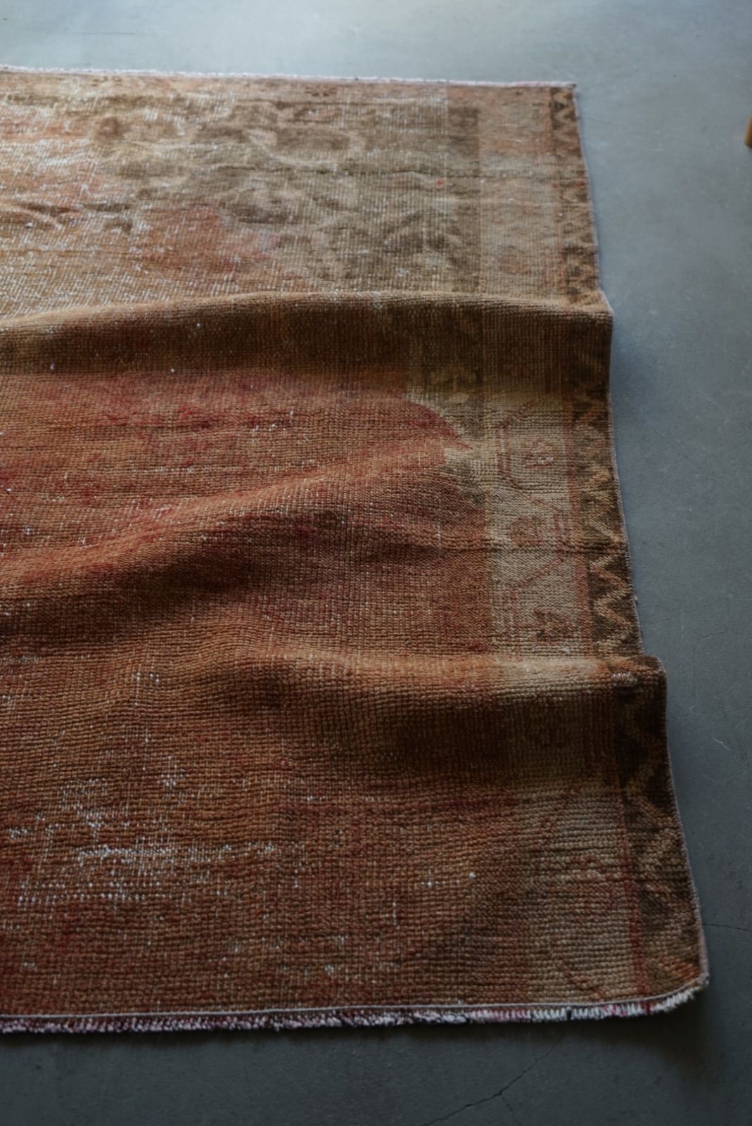 ヴィンテージラグ トルコ ウシャク オレンジ 1970年代 129 81 cm No TR 25237