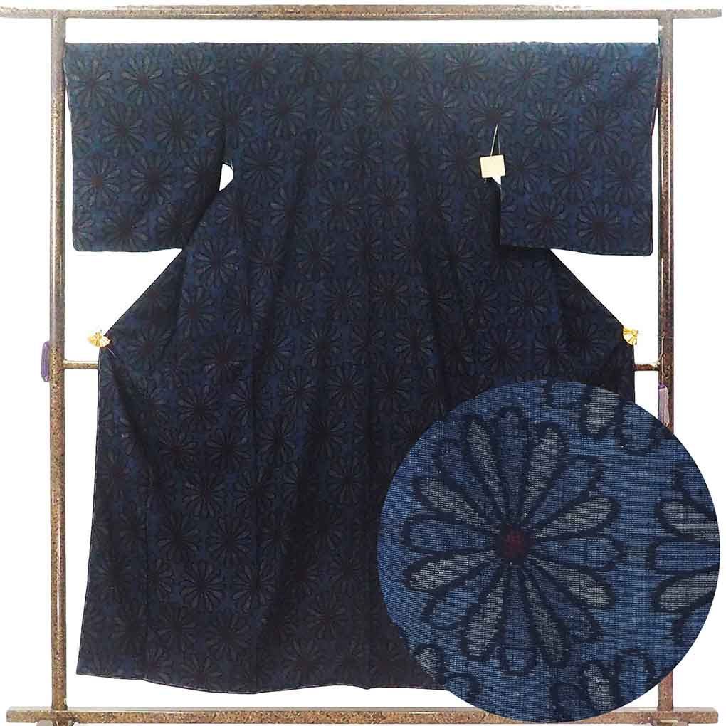 紬 身丈155 cm 裄70 前幅26 後幅30 袖丈51 袖幅36 レディース 袷 花柄 裄長 裄L LLサイズ 秋冬春用 正絹 シルク ネイビー ♥品 リメイク リユース リサイクル 呉服のきくや