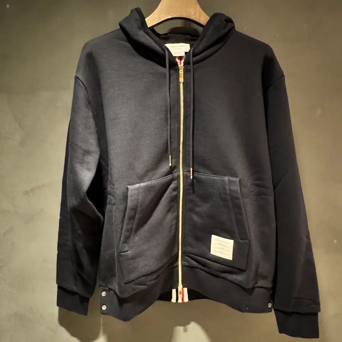 25 F W トム ブラウン ループバッグ センターバッグ ストライプ ネイビー フードジップアップ