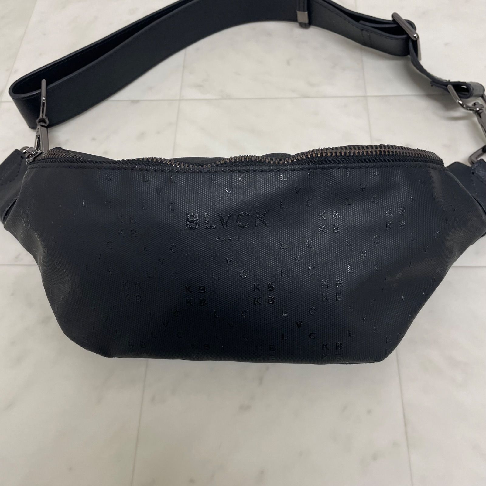 BLVCK Paris (ブラックパリ) ボディバッグ ブラック BLVCK PARIS ブラックパリ ボディバッグ ブラック ロゴ入り クロス