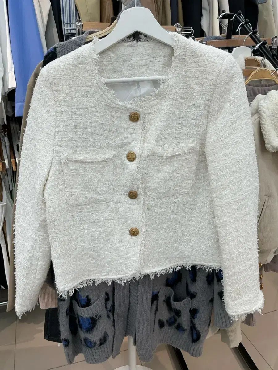 白ツイードジャケット ゴールドボタン