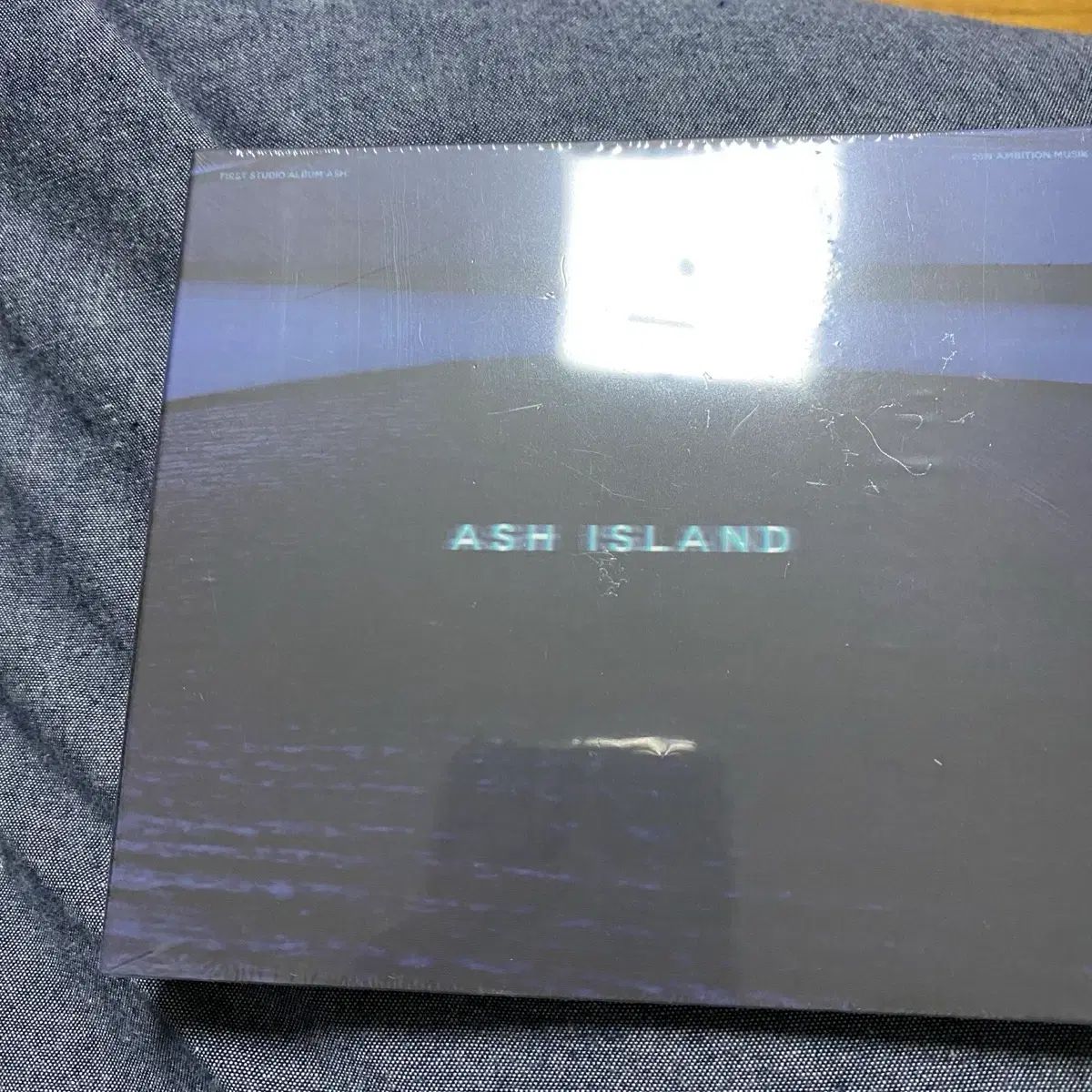 灰 Island ASH アルバム