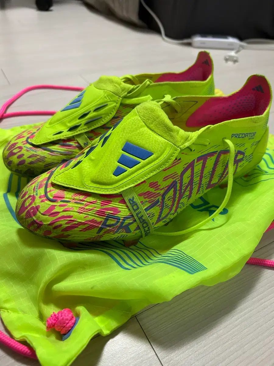 アディダス プレデター エリート FG 270
