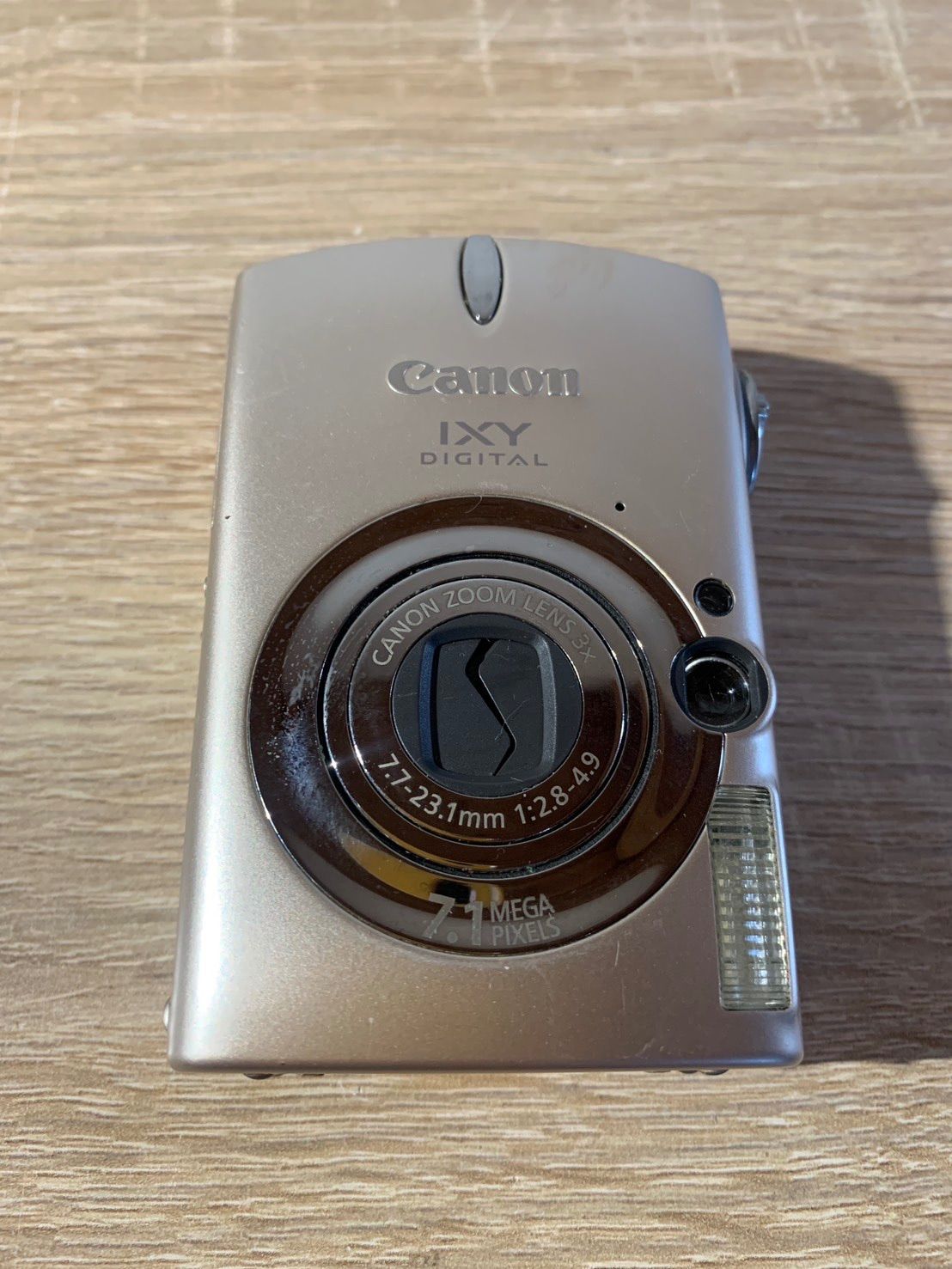 7512 Canon IXY DIGITAL 700 サテンベージュ デジカメ 動作未確認
