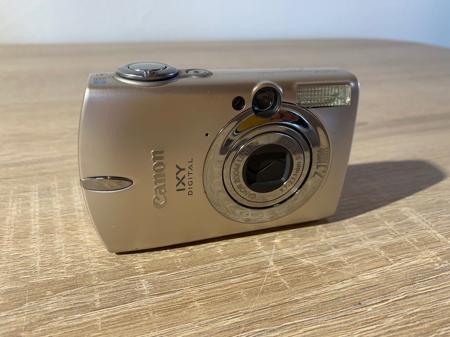 7512 Canon IXY DIGITAL 700 サテンベージュ デジカメ 動作未確認