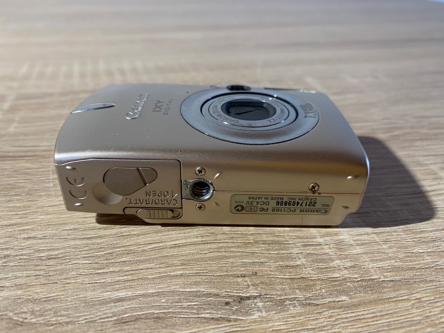 7512 Canon IXY DIGITAL 700 サテンベージュ デジカメ 動作未確認