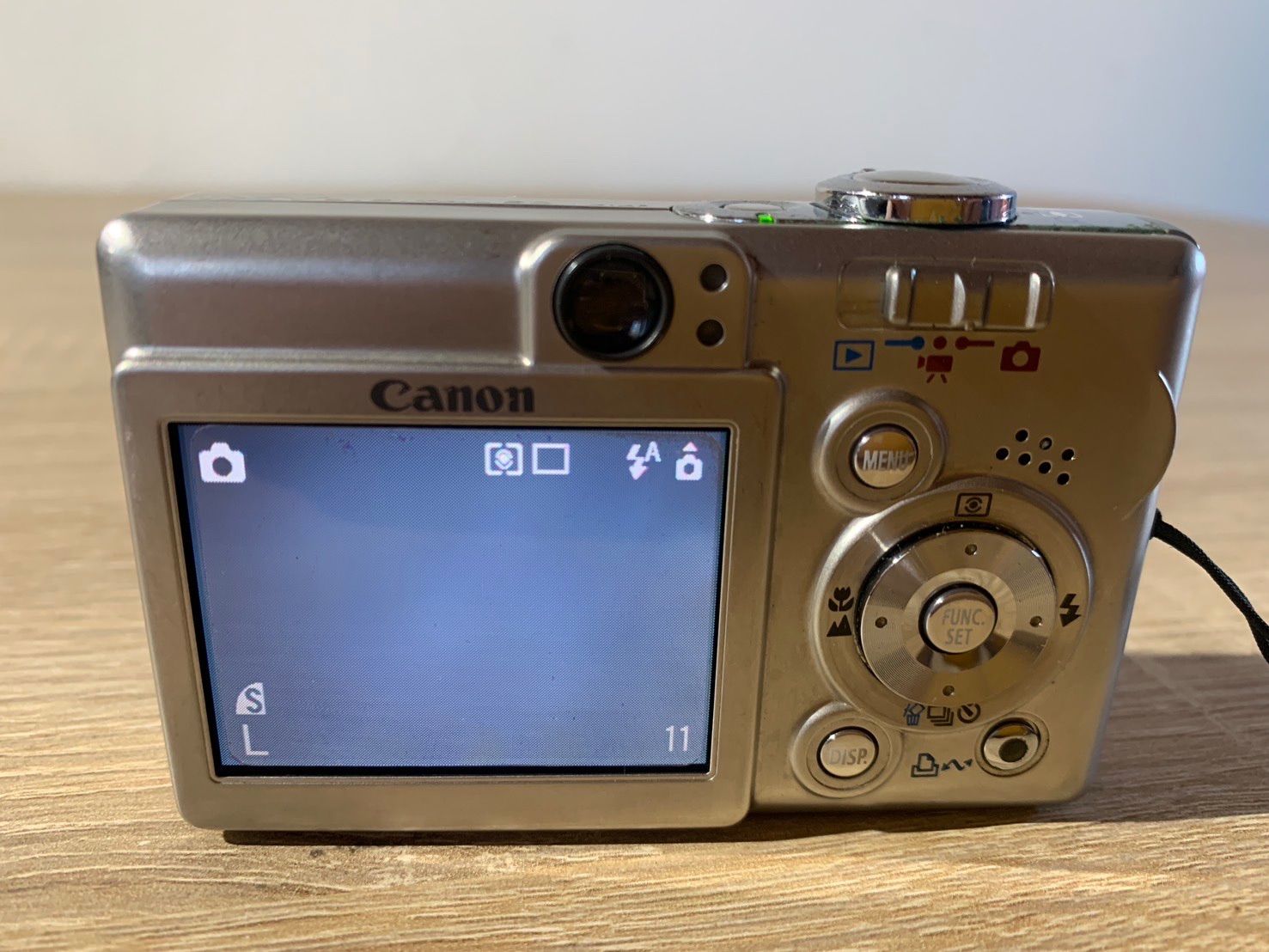 ［動作はするジャンク品扱い］デジカメ Canon IXY DIGITAL 50 動作はするジャンク品扱い］デジカメ Canon IXY DIGITAL 50 Canon