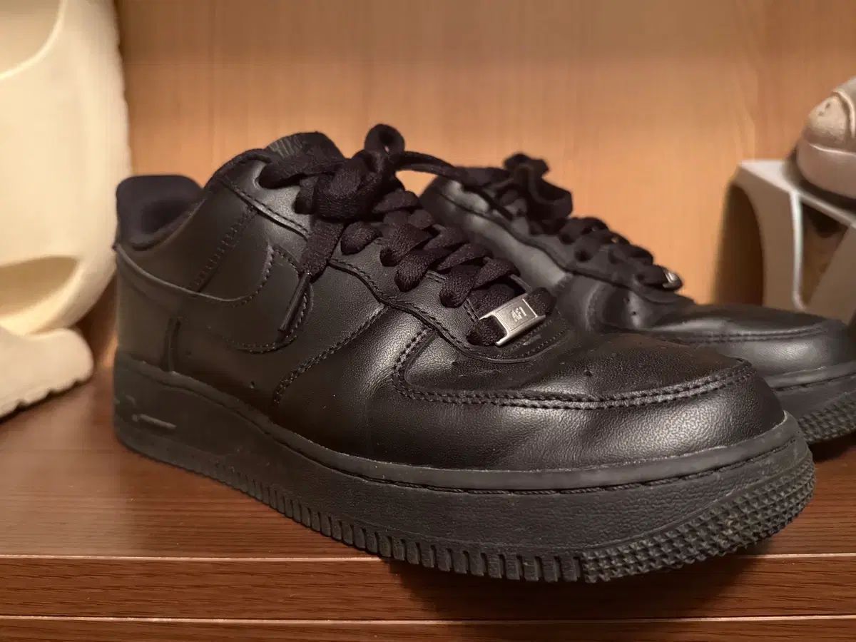 オールブラック