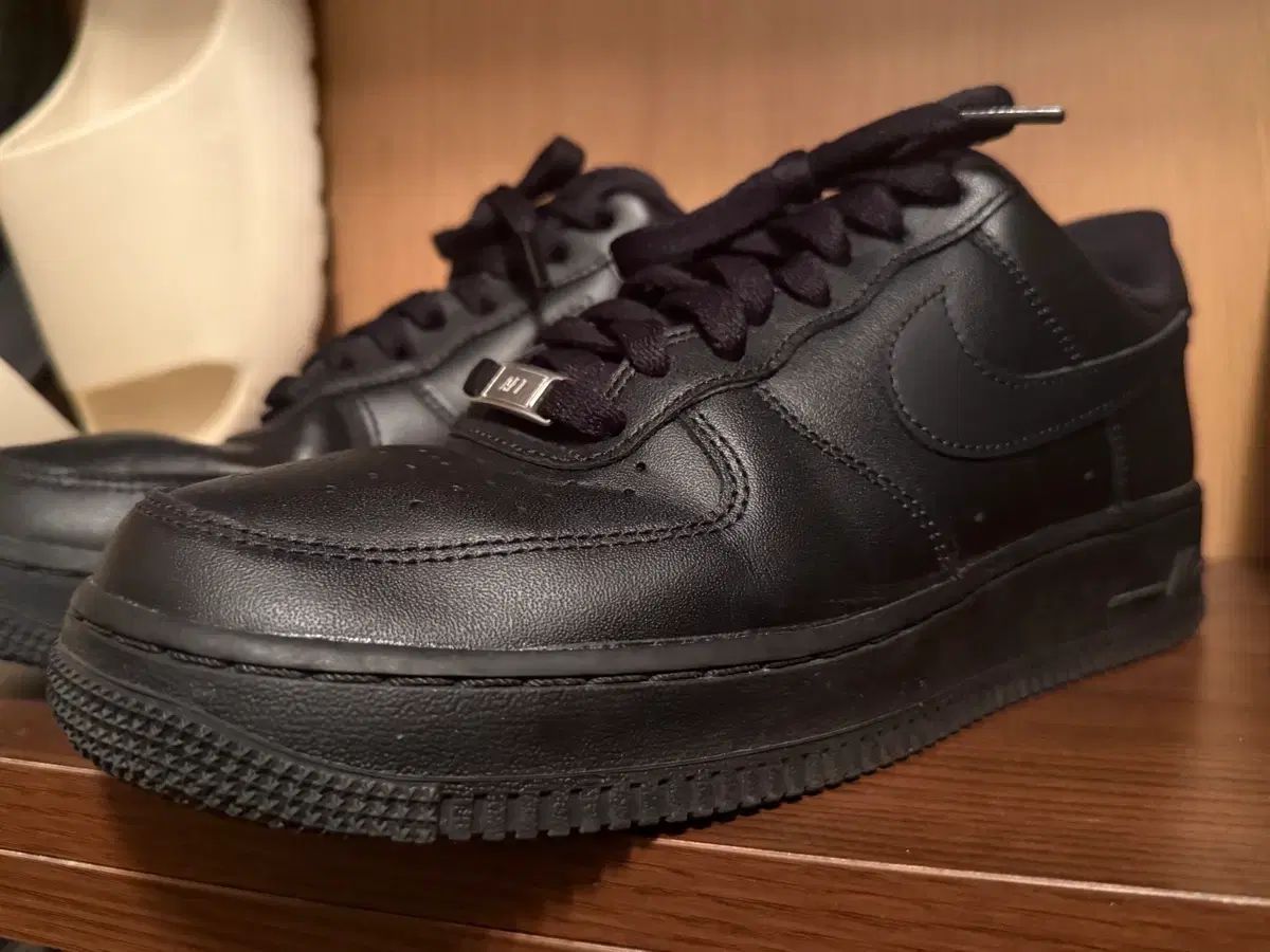 ナイキ オールブラック 260 ほぼ