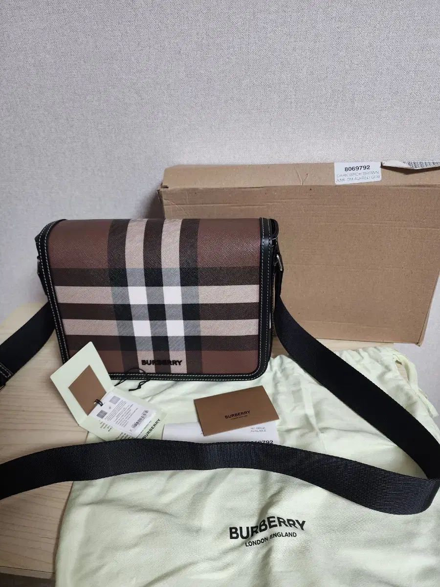 バーバリー Alfred クロスバック