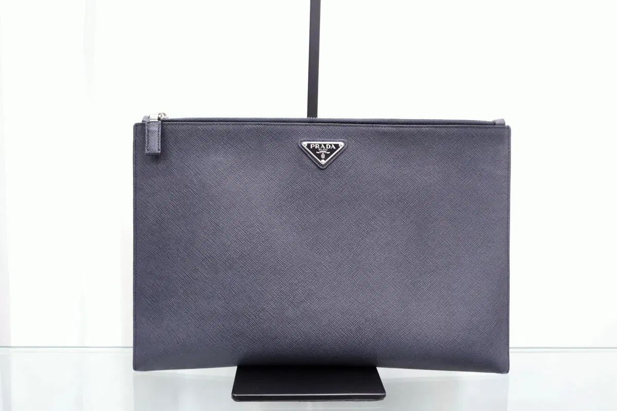 PRADA プラダ サフィアーノ シルバー 三角ロゴ クラッチバッグ ブラック 2 NG 001