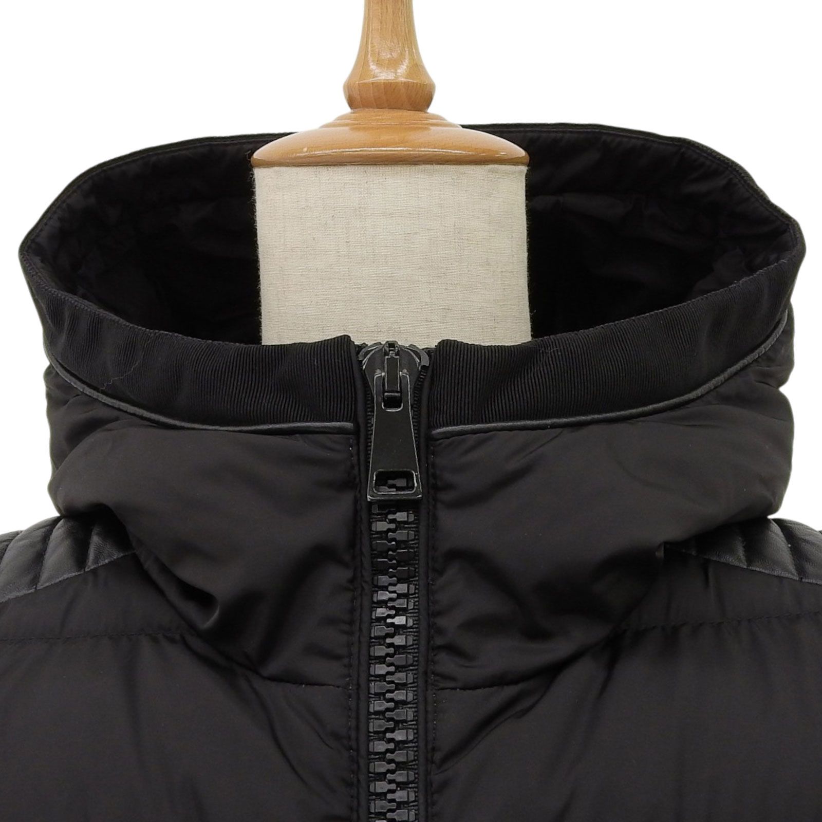 美品！Moncler TALEVE 1サイズ ブラック 極美品△MONCLER モンクレール TALEVE ラムレザー切替 フード・ロゴ