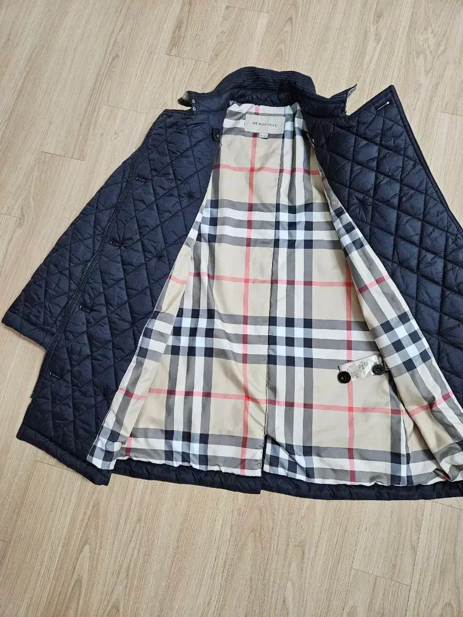 バーバリー キッズコート　美品　120-130 バーバリー キッズ コート ショップからお知らせ 【公式通販】