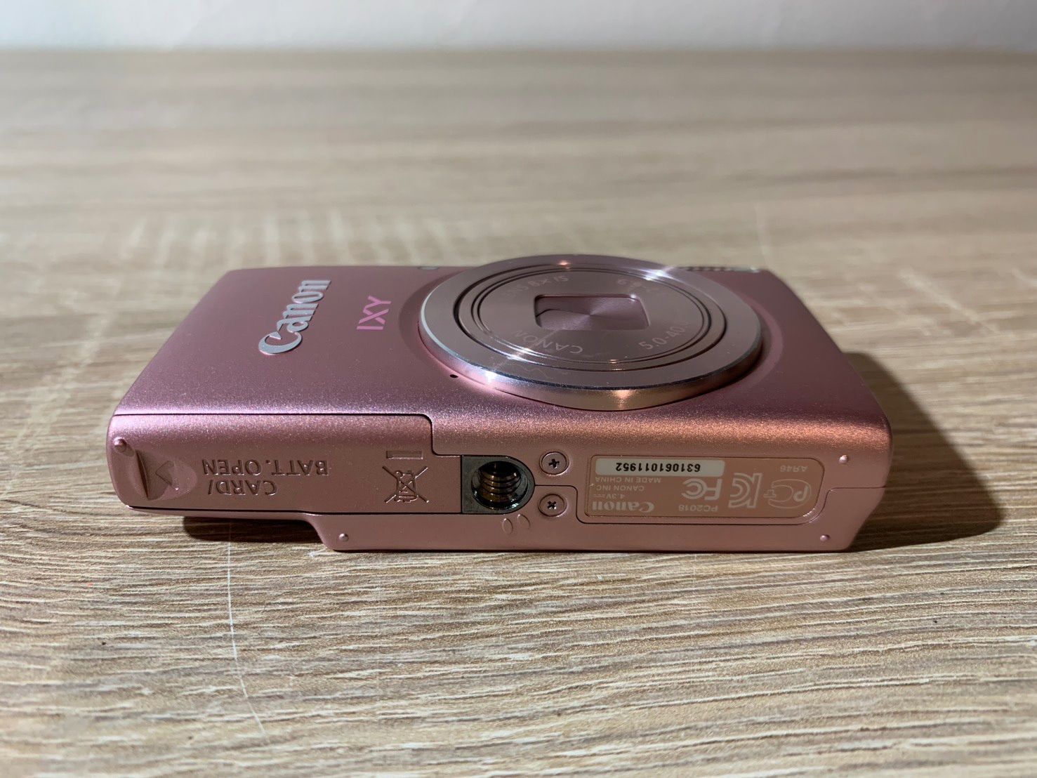 ピンク デジカメ