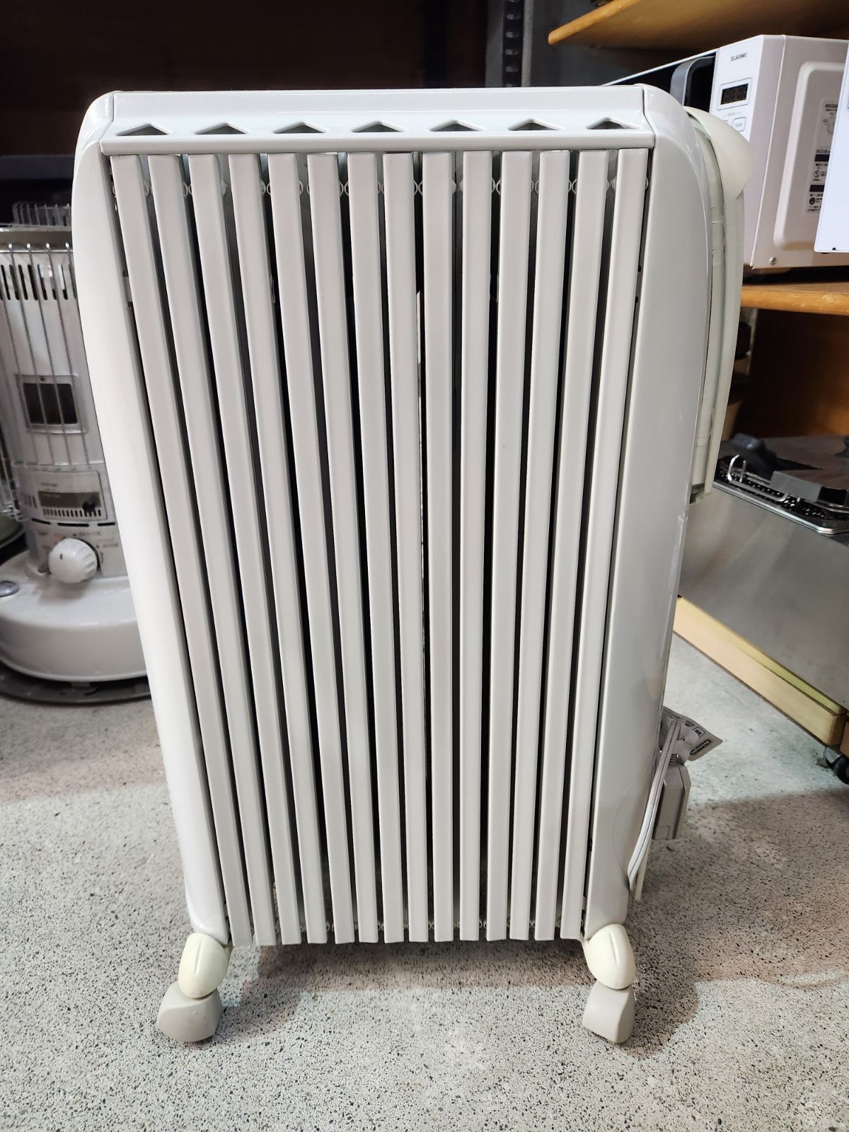 DeLonghi デロンギ DRAGON ドラゴン3 オイルヒーター D071249EFS 暖房