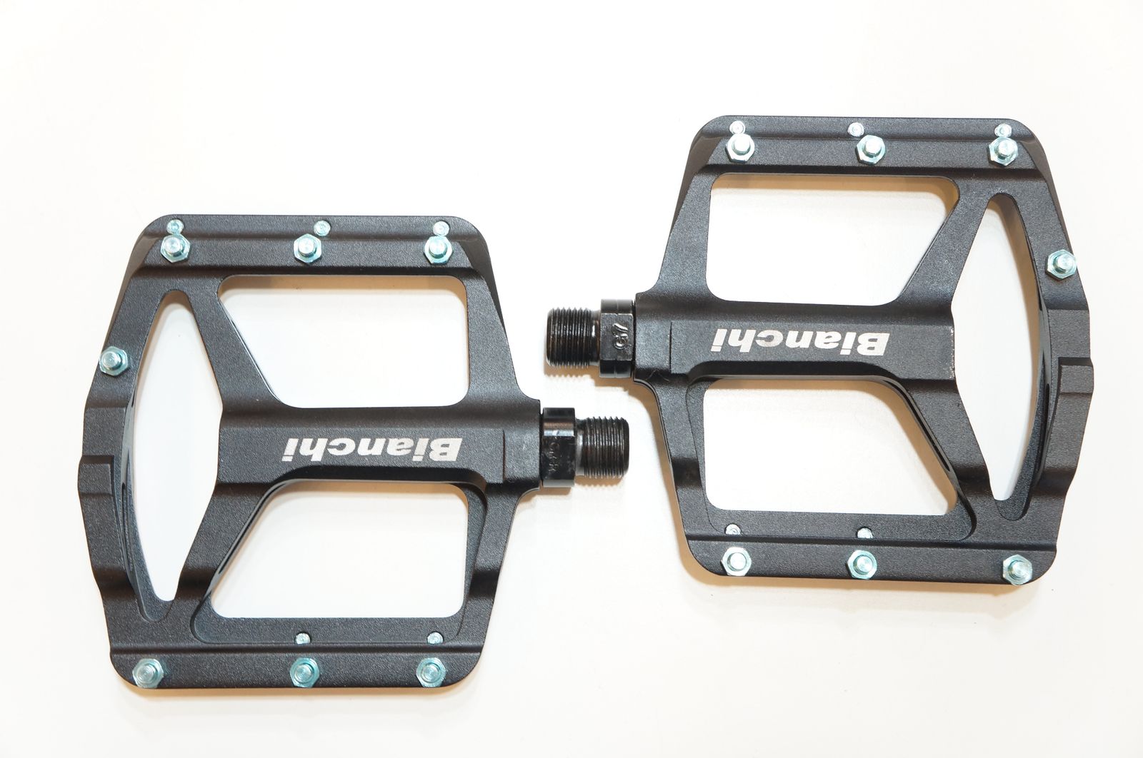 BIANCHI 「ビアンキ」 CNC LIGHTWEIGHT MTB PEDAL フラットペダル