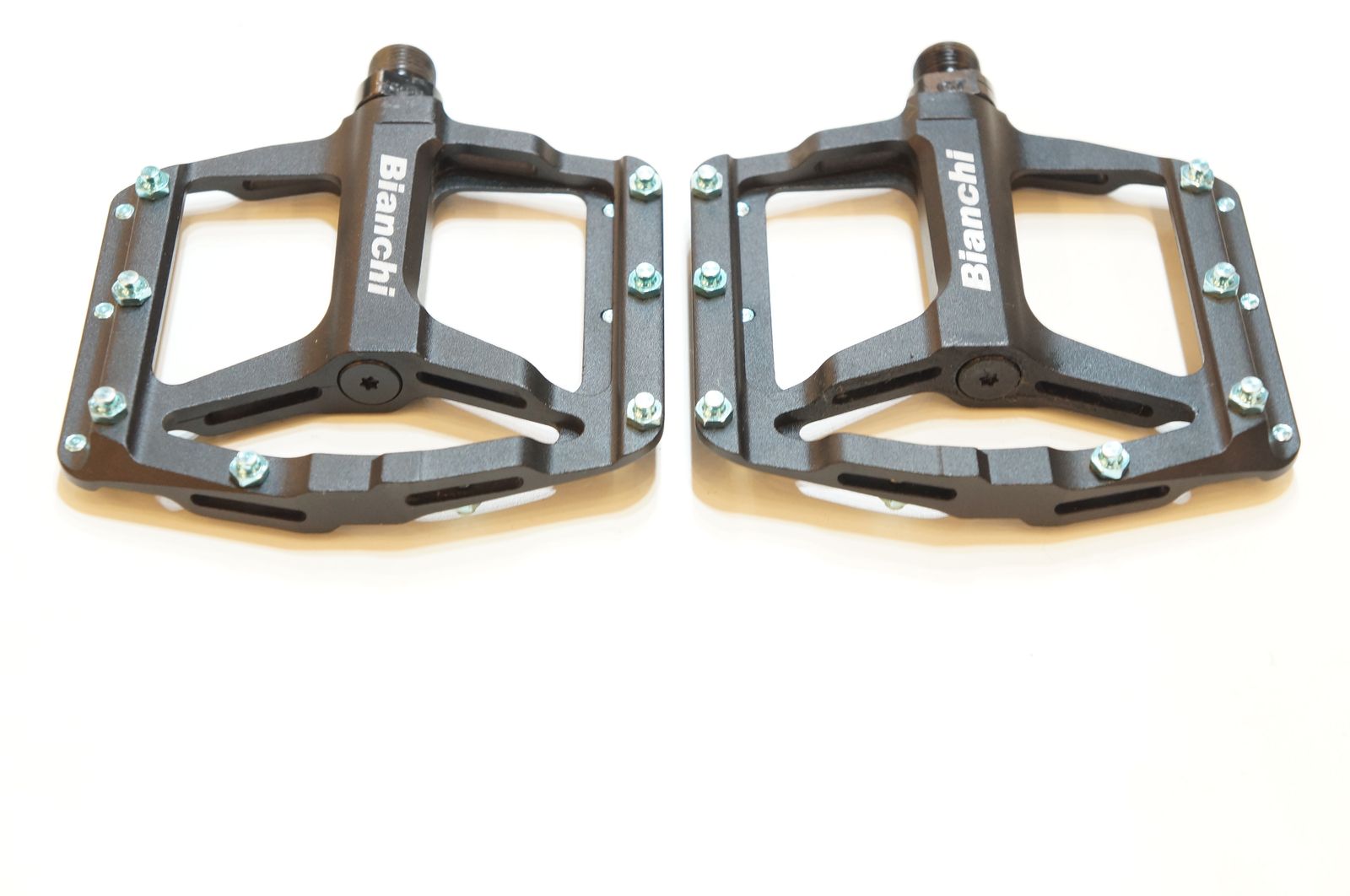 BIANCHI 「ビアンキ」 CNC LIGHTWEIGHT MTB PEDAL フラットペダル